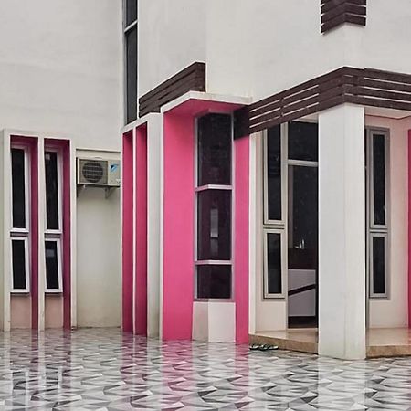 Reddoorz Plus @ Taman Madiun Extérieur photo