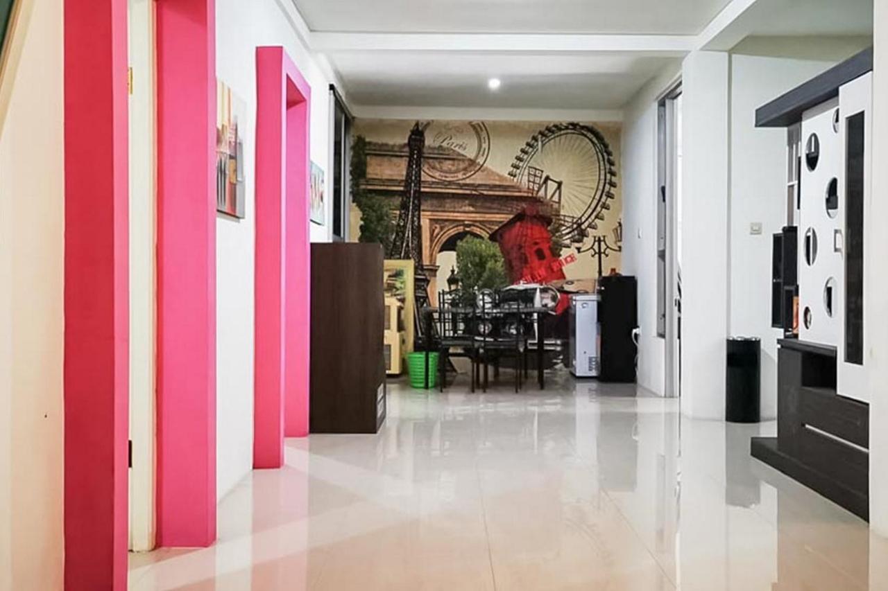 Reddoorz Plus @ Taman Madiun Extérieur photo
