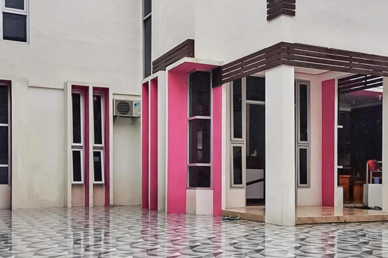 Reddoorz Plus @ Taman Madiun Extérieur photo