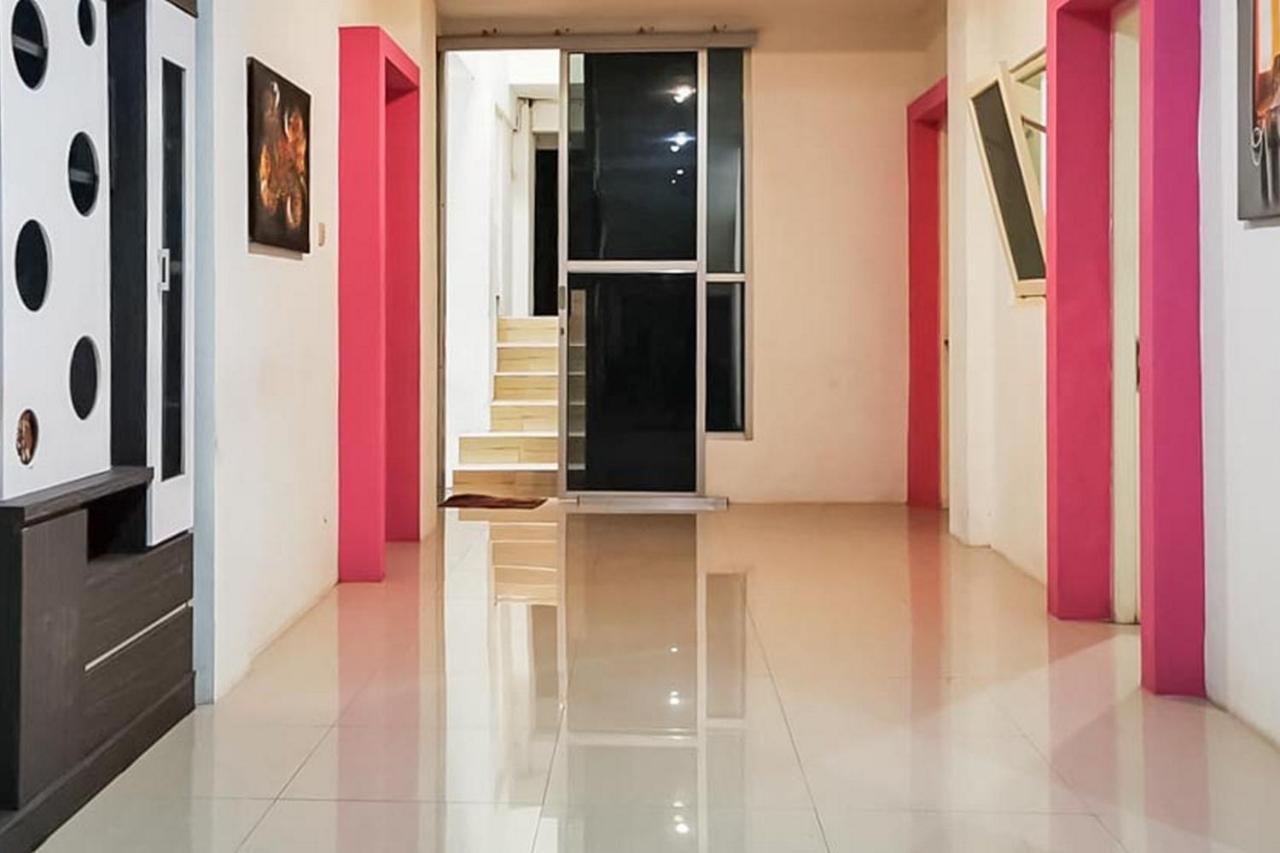 Reddoorz Plus @ Taman Madiun Extérieur photo