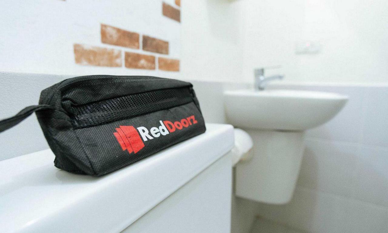 Reddoorz Plus @ Taman Madiun Extérieur photo