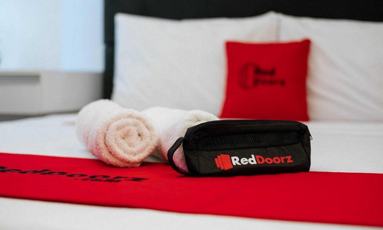 Reddoorz Plus @ Taman Madiun Extérieur photo